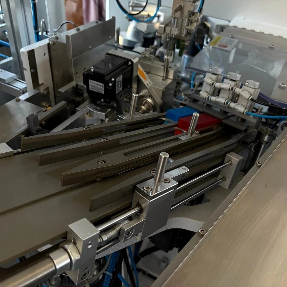Plastic 5-Spindle 5-8-Head 2-Knife Toothbrush Tufting Rounding Machine factory